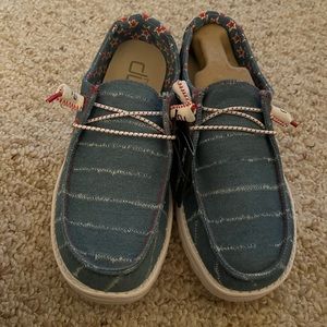 New never worn with the Box Hey Dude Wendy Denim Star size 8. Women shoes